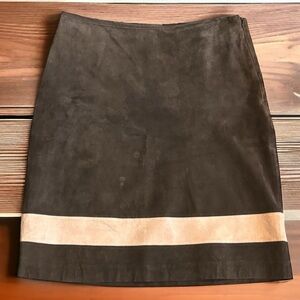 New Frontier Size 4 Women's Brown Leather Skirt with Contrasting Pink Stripe.